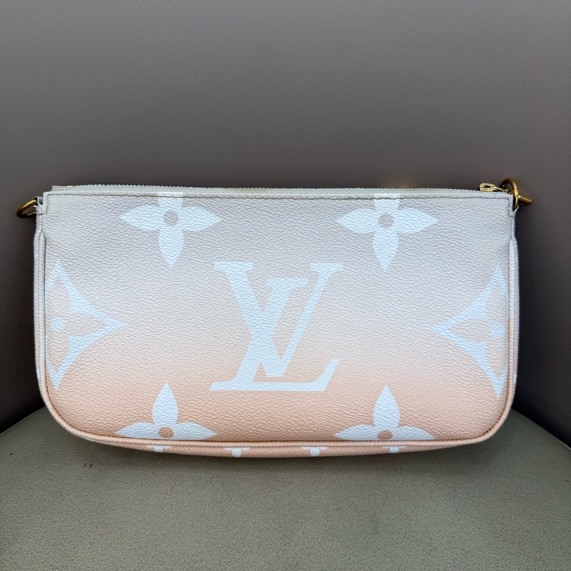 Louis Vuitton 路易威登 限定款霧靄粉漸變五合一 21年芯片-1