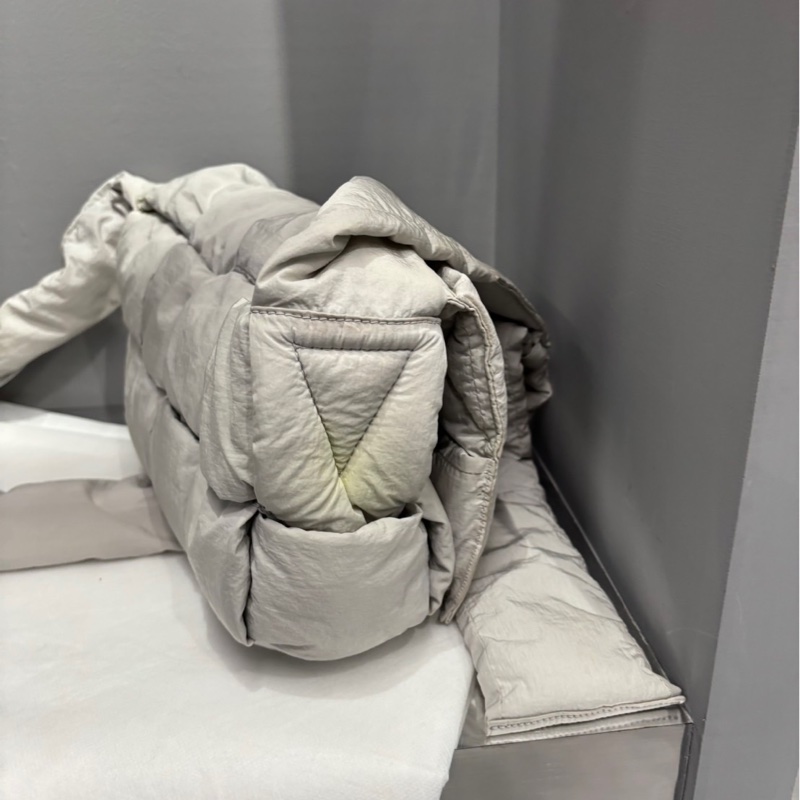 超便宜🌟Bottega Veneta Cassette 8格 羽絨 大號 |Classic Trend CT精品|台北東區實體-6