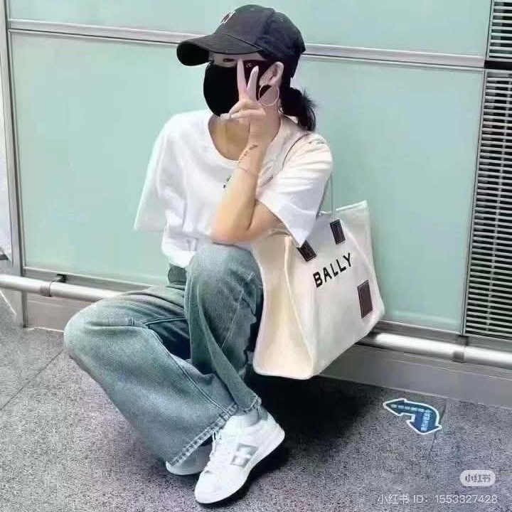 2025 小改款BALLY米白帆布橫式托特包#現貨在台#立刻出貨-16