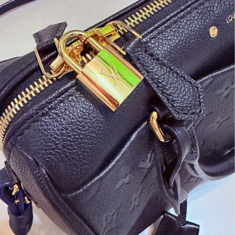 黑色 Louis Vuitton Speedy 25 Empreinte 壓紋牛皮手袋LV M42401 SPEEDY25路易威登 (Louis Vuitton) 的經典黑色壓紋牛皮 Speedy 波士頓包 LV包包購於台灣專櫃-1