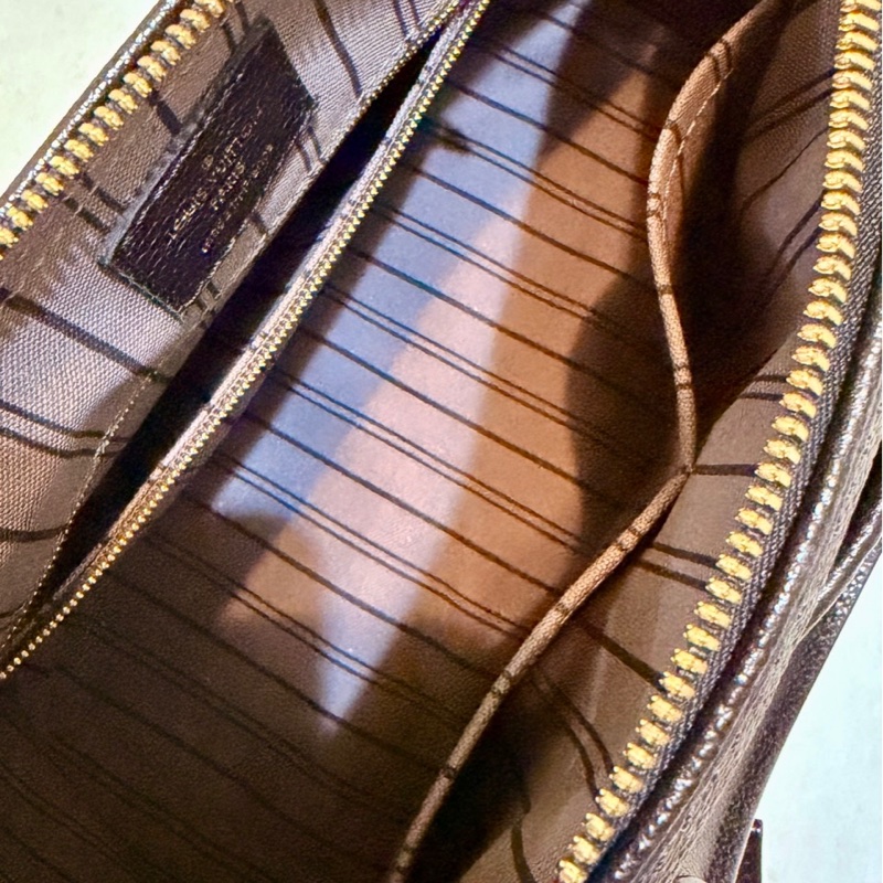 黑色 Louis Vuitton Speedy 25 Empreinte 壓紋牛皮手袋LV M42401 SPEEDY25路易威登 (Louis Vuitton) 的經典黑色壓紋牛皮 Speedy 波士頓包 LV包包購於台灣專櫃-2