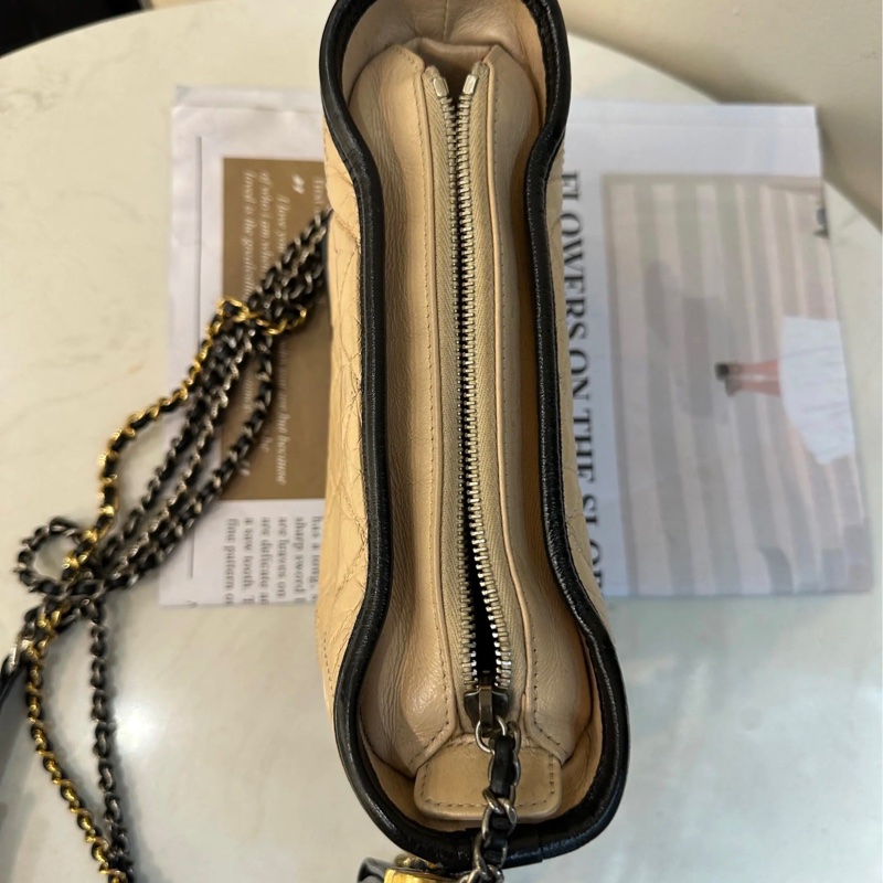 CHANEL 奶茶拼色 油蠟牛 小號 流浪包95新-5