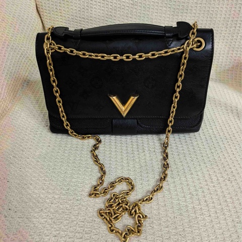 95新️Louis Vuitton/路易威登Very Chain全皮黑金鍊條斜挎包