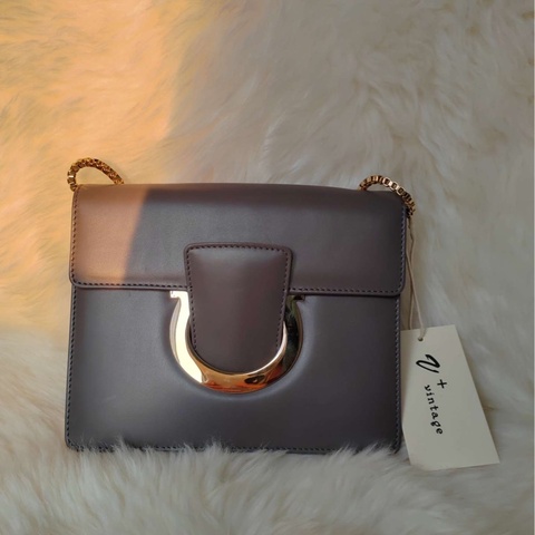 菲拉格慕/Salvatore Ferragamo  21F893-670989    牛皮  98新
