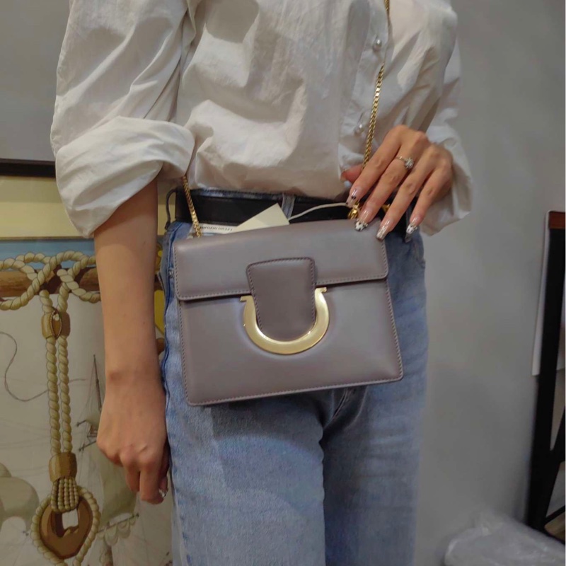 菲拉格慕/Salvatore Ferragamo 21F893-670989 牛皮 98新-3