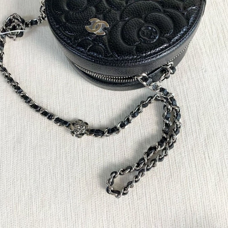 Chanel 黑銀山茶花圓餅包 黑色銀扣 荔枝皮 12*12*5 95新 配件 盒子 塵袋 說明書 保卡-6