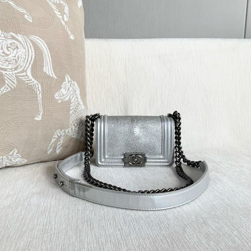 Chanel leboy mini銀色 銀扣 珍珠魚皮 15*10*6 9新 配件塵袋保卡-3