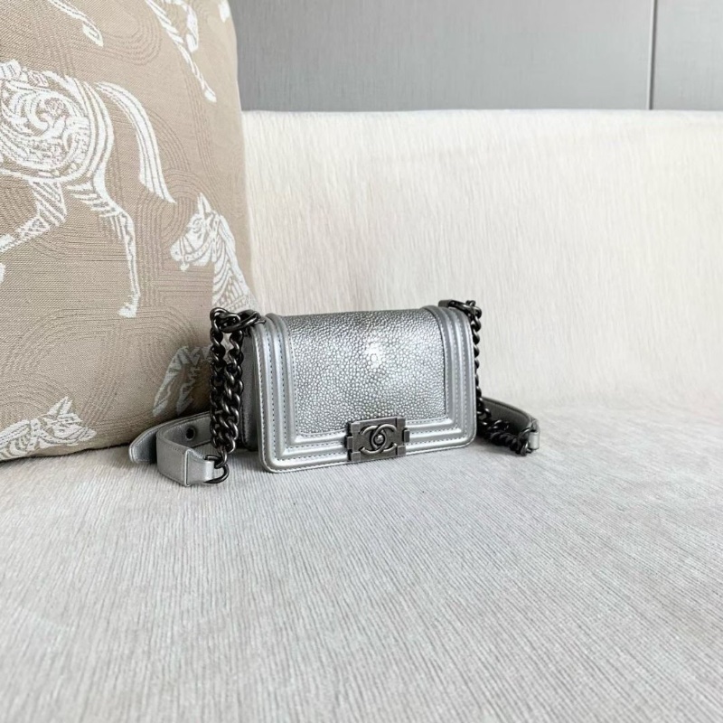 Chanel leboy mini銀色 銀扣 珍珠魚皮 15*10*6 9新 配件塵袋保卡-5