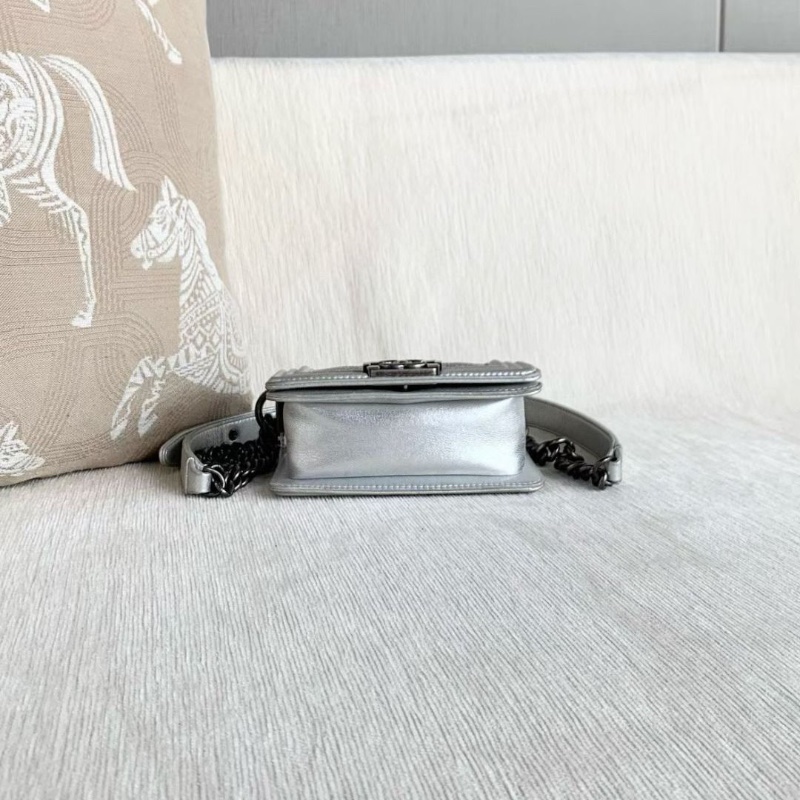 Chanel leboy mini銀色 銀扣 珍珠魚皮 15*10*6 9新 配件塵袋保卡-6
