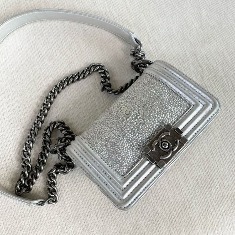 Chanel leboy mini銀色 銀扣 珍珠魚皮 15*10*6 9新 配件塵袋保卡-7
