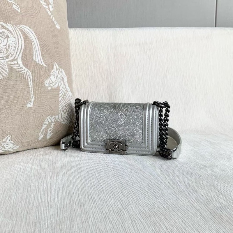 Chanel leboy mini銀色 銀扣 珍珠魚皮 15*10*6 9新 配件塵袋保卡-8