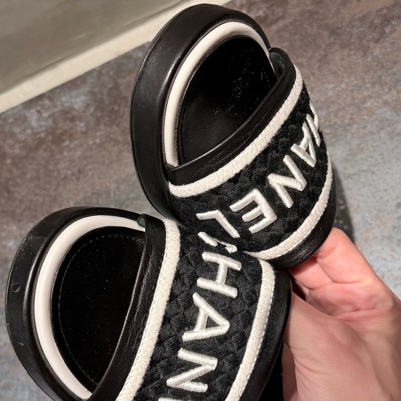Chanel 黑白刺繡涼拖鞋 / 春夏爆款必備🏝️-8