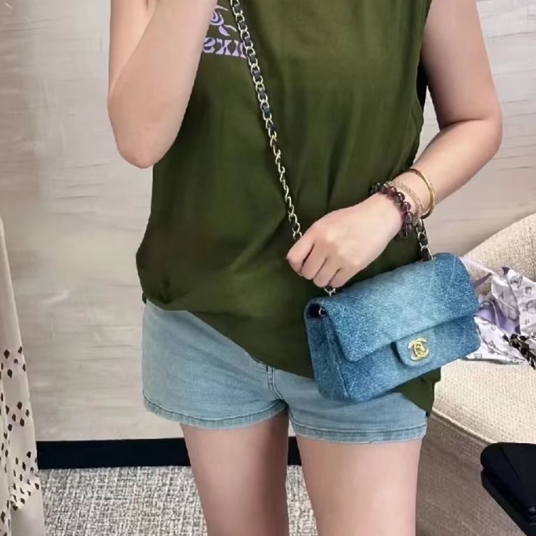 CHANEL 漸變牛仔藍金扣大mini肩背斜背包20*12*7 95新 配件塵袋 購證-0