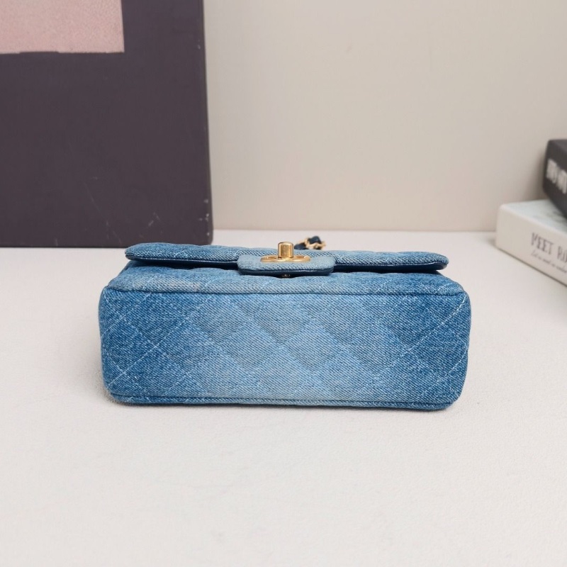 CHANEL 漸變牛仔藍金扣大mini肩背斜背包20*12*7 95新 配件塵袋 購證-6
