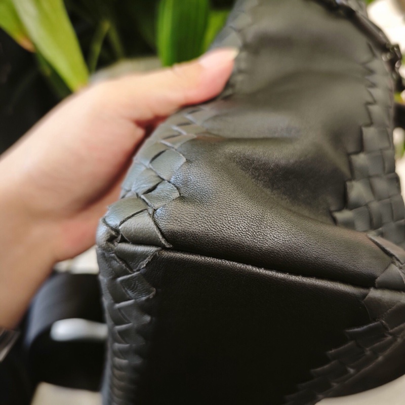 Bottega Veneta 葆蝶家 黑色 羊皮 男士斜挎包-6