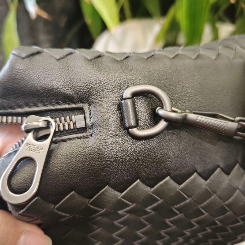 Bottega Veneta 葆蝶家 黑色 羊皮 男士斜挎包-10