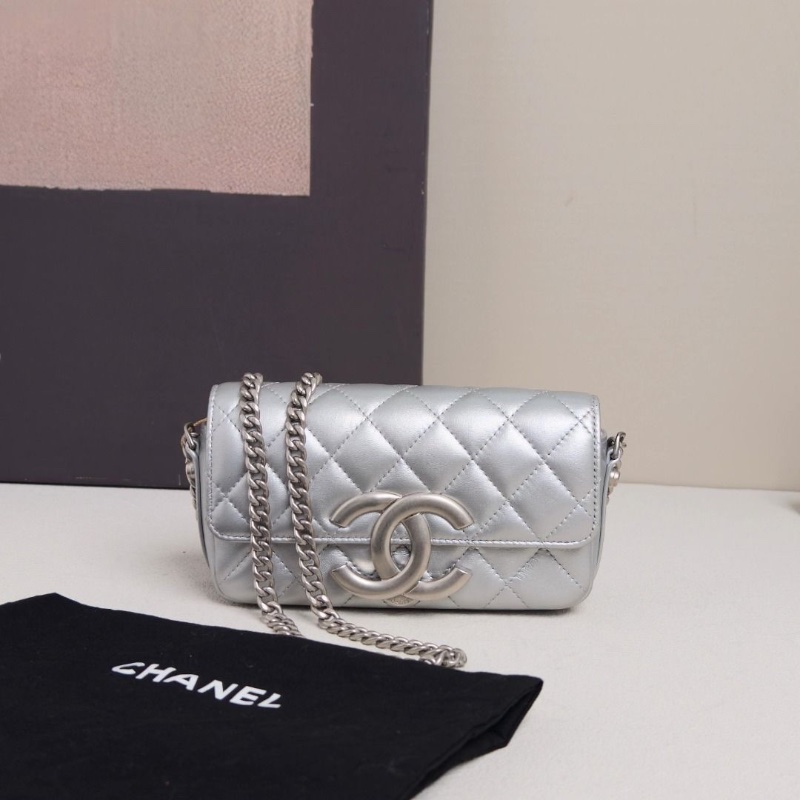 CHANEL 23P大logo銀色肩背斜背法棍包 17*10*4 9新 配件塵袋-1