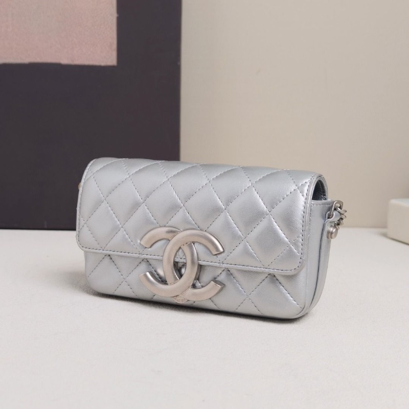 CHANEL 23P大logo銀色肩背斜背法棍包 17*10*4 9新 配件塵袋-3