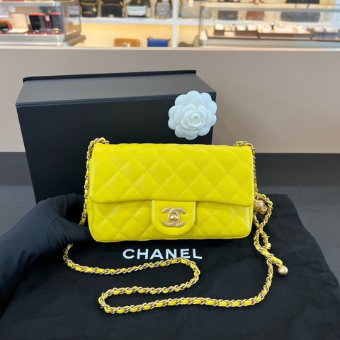 CHANEL香奈兒檸檬黃 金球大mini羊皮口蓋包單肩斜挎包