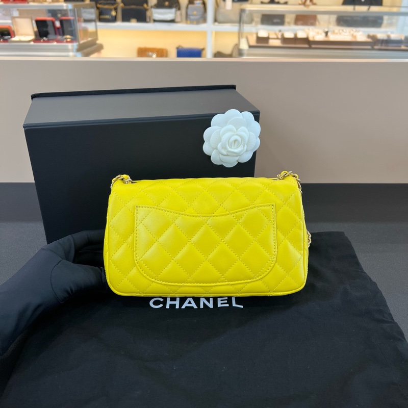 CHANEL香奈兒檸檬黃 金球大mini羊皮口蓋包單肩斜挎包-1