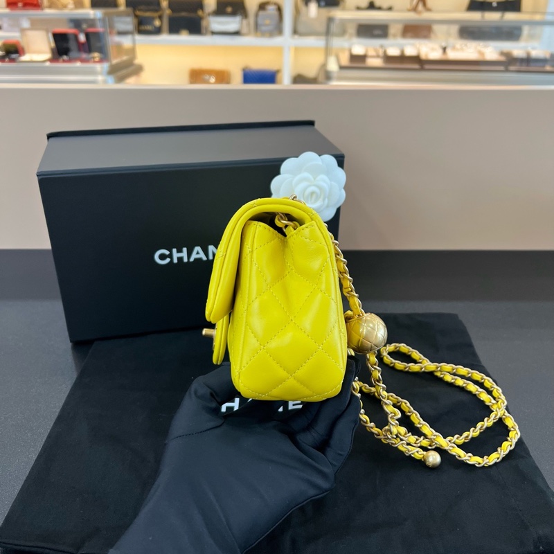 CHANEL香奈兒檸檬黃 金球大mini羊皮口蓋包單肩斜挎包-3
