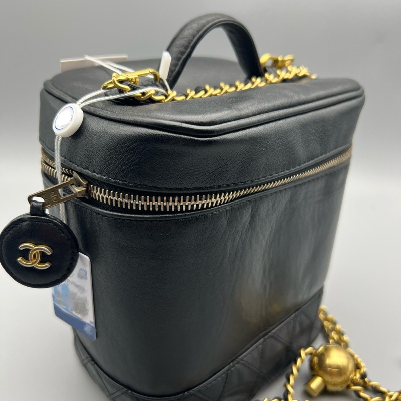 Chanel 香奈兒/黑色純皮化妝桶包 92新,尺寸:15 17 12 鐳射標已掉-1