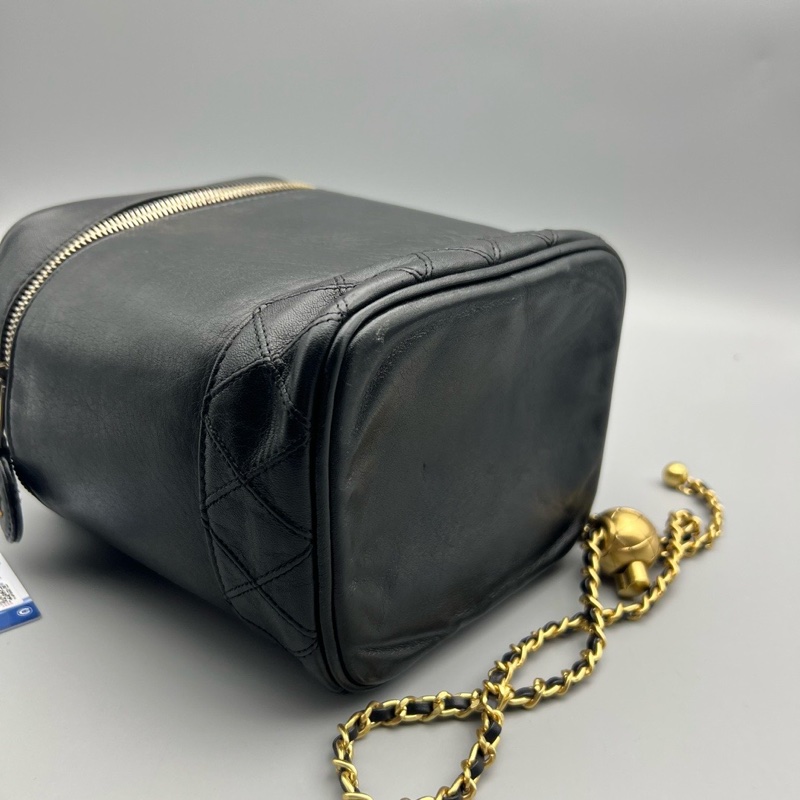 Chanel 香奈兒/黑色純皮化妝桶包 92新,尺寸:15 17 12 鐳射標已掉-2