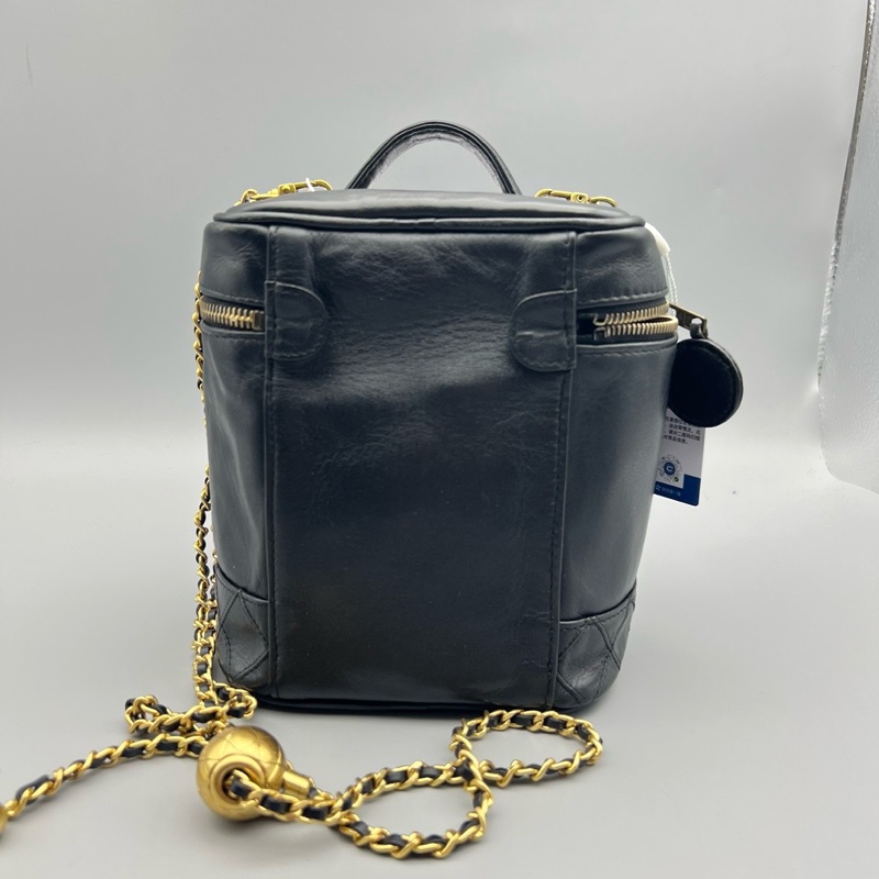 Chanel 香奈兒/黑色純皮化妝桶包 92新,尺寸:15 17 12 鐳射標已掉-4