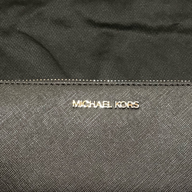 MICHAEL KORS銀釦黑拉鏈長夾MK-26