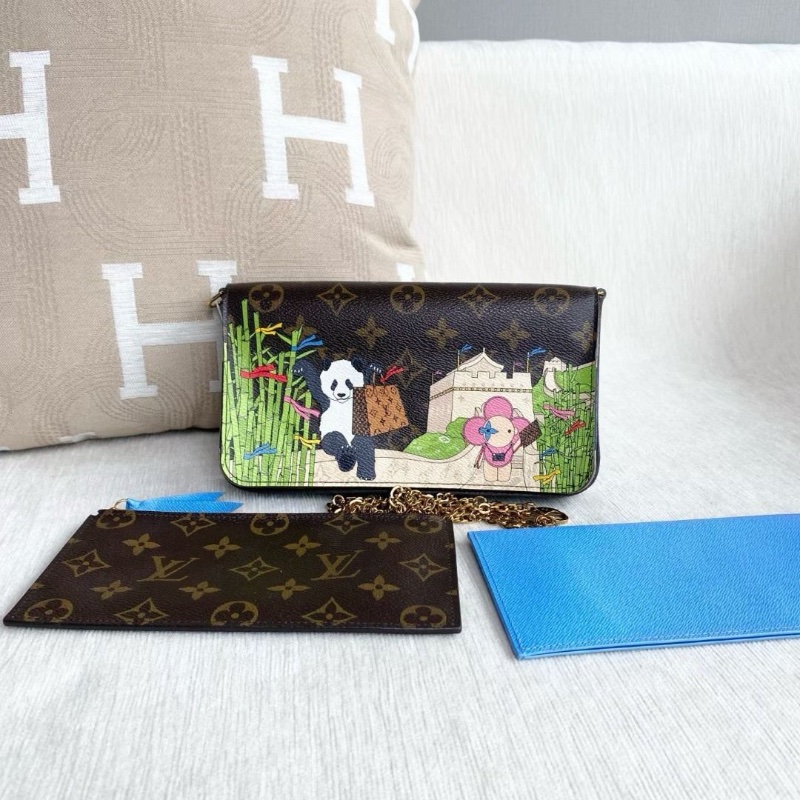 LV 限定聖誕系列熊貓三合一鏈條包 芯片款 21*11*3 9新 配件雙子袋 鏈條 塵袋-2
