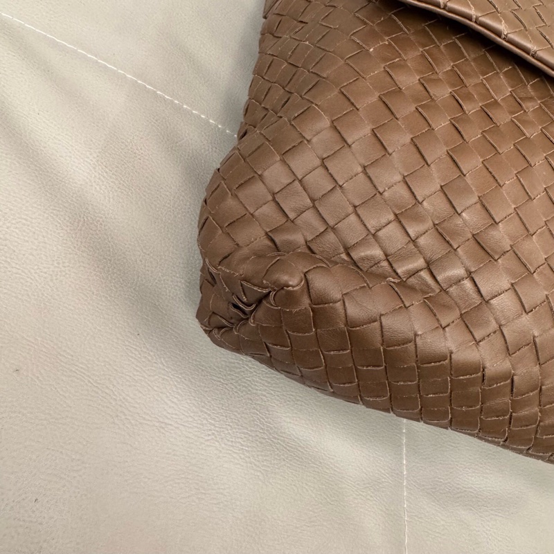 Bottega Veneta 葆蝶家羊皮編織巧克力色男士斜挎包-5
