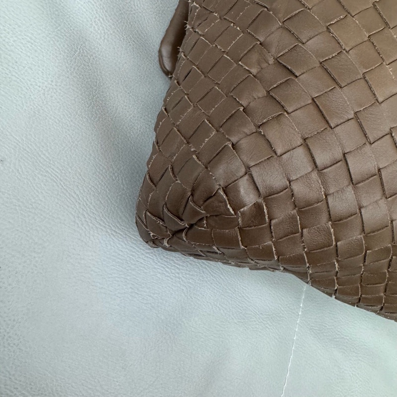 Bottega Veneta 葆蝶家羊皮編織巧克力色男士斜挎包-7