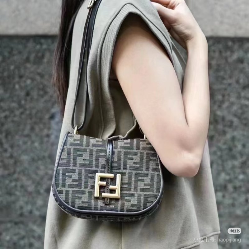 FENDI 經典老花金扣肩背斜背郵差包 25*19*8 98新配件塵袋-0
