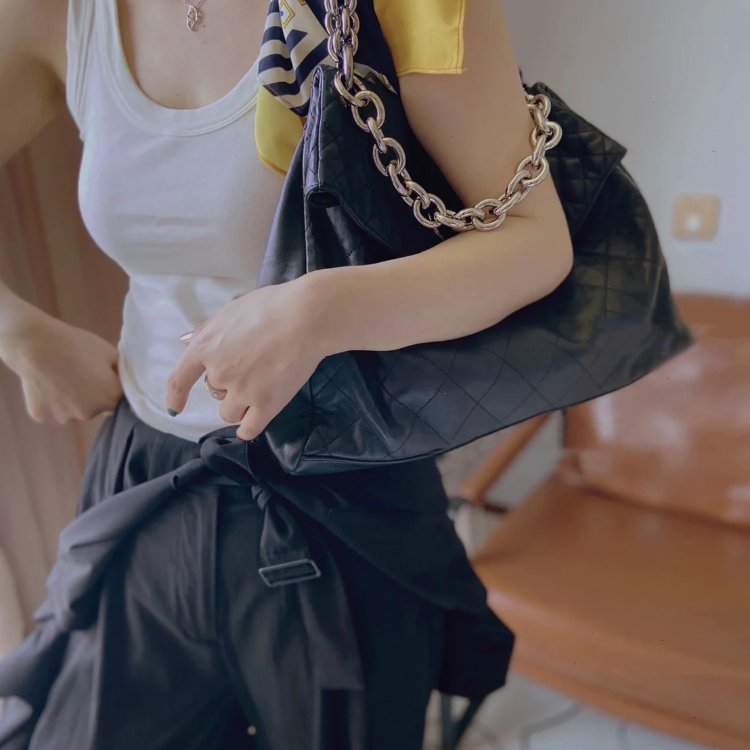 S28 Chanel 小羊皮銀標麻花鏈條豬鼻子金屬扣Hobo單肩包-2