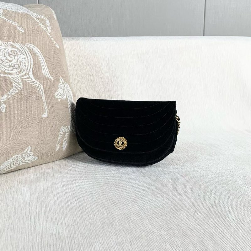 Chanel 黑金絲絨半月包 黑色金扣 20*13*4 98新配件塵袋-0