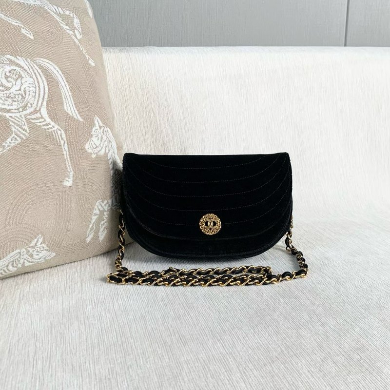 Chanel 黑金絲絨半月包 黑色金扣 20*13*4 98新配件塵袋-2
