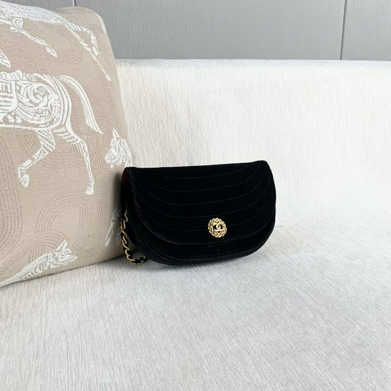 Chanel 黑金絲絨半月包 黑色金扣 20*13*4 98新配件塵袋-3