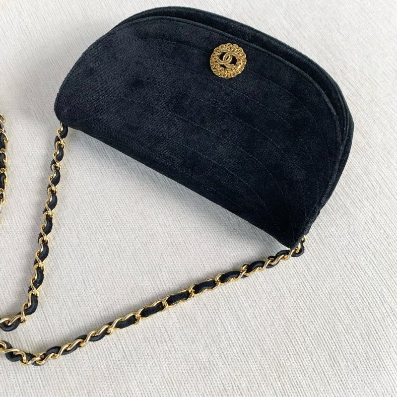 Chanel 黑金絲絨半月包 黑色金扣 20*13*4 98新配件塵袋-4