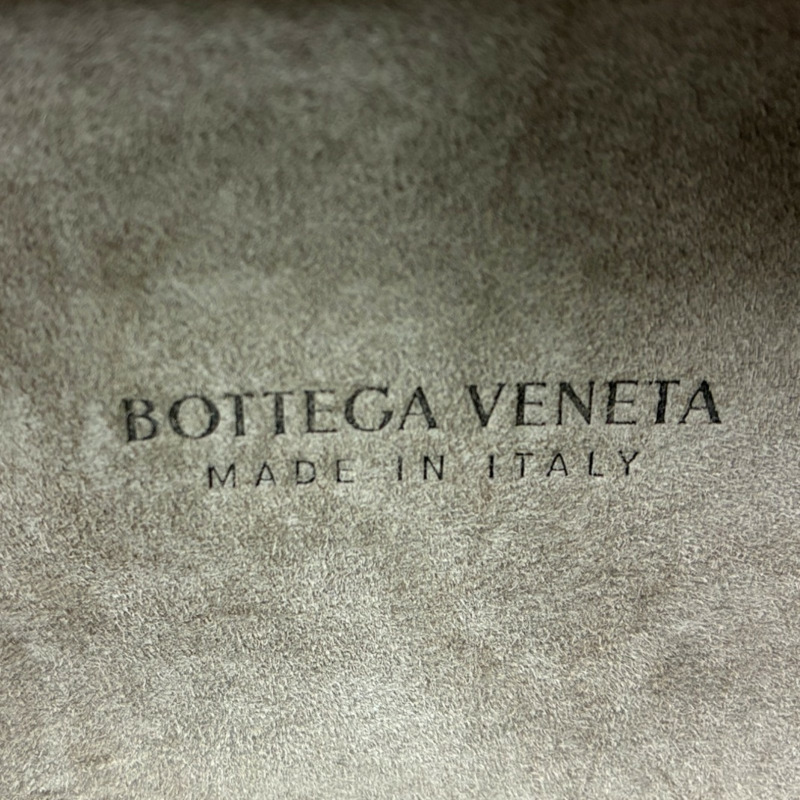 白色 編織牛皮 Intrecciato Knot Clutch 肩背包【BOTTEGA VENETA BV 寶緹嘉】 113085-3