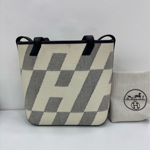 Hermes愛馬仕Cabas H EN Biais 27帆布托特包熊貓拼色，Z刻