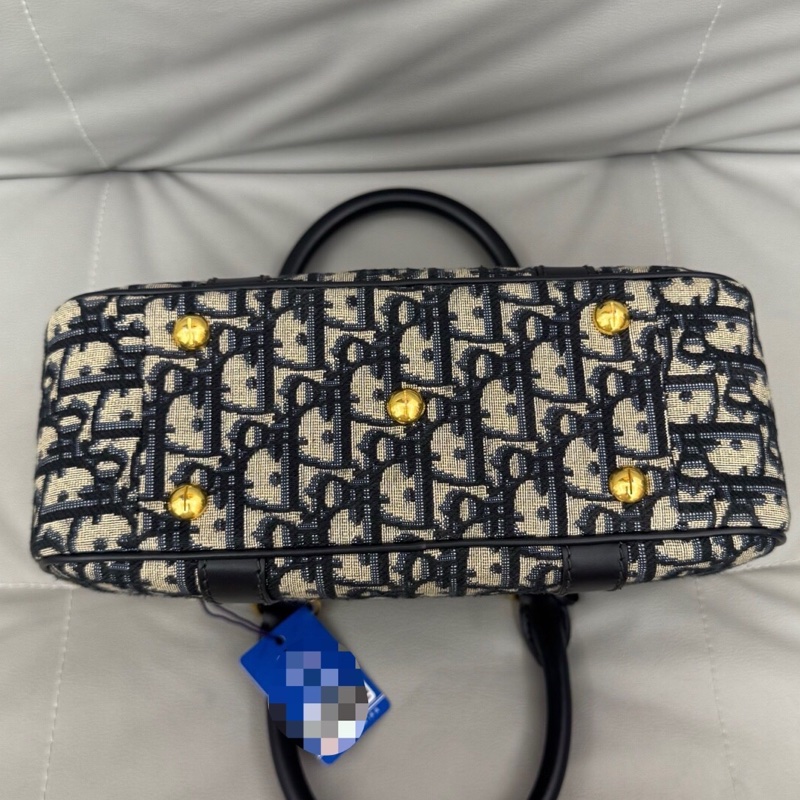 Dior迪奧 老花刺繡波士頓枕頭包,24編碼 芯片可掃經典老花拼皮 肩帶 可調節-4
