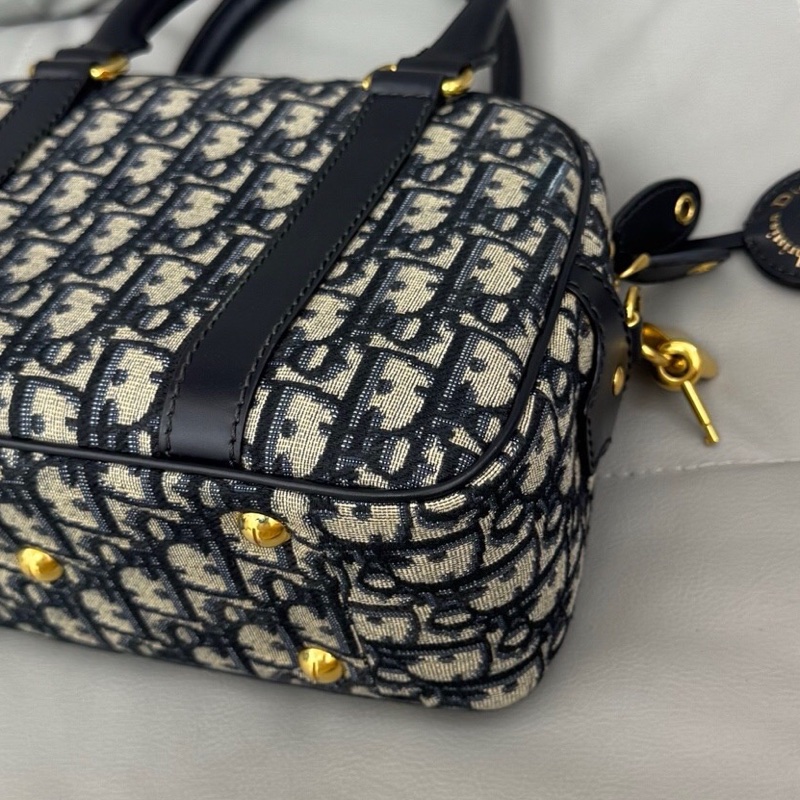 Dior迪奧 老花刺繡波士頓枕頭包,24編碼 芯片可掃經典老花拼皮 肩帶 可調節-5