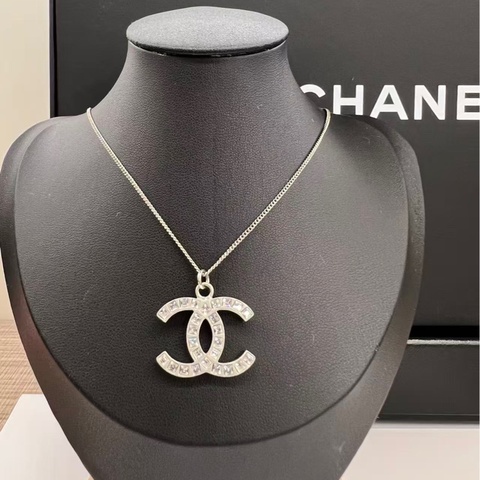 Chanel 簡約CC Logo 項鍊