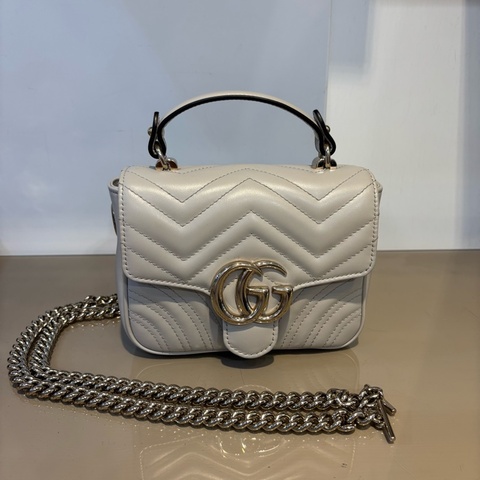 Gucci  米灰牛皮Mini Marmont 斜背包