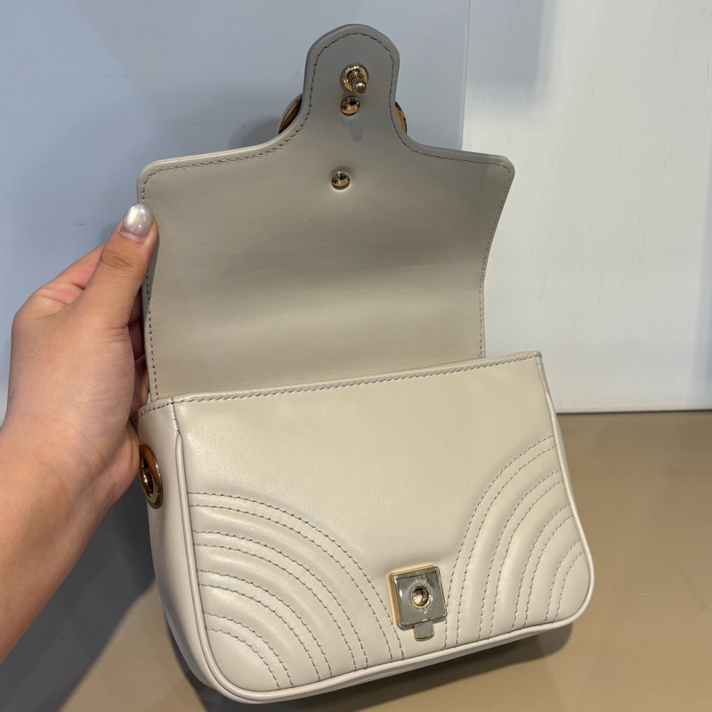 Gucci 米灰牛皮Mini Marmont 斜背包-8