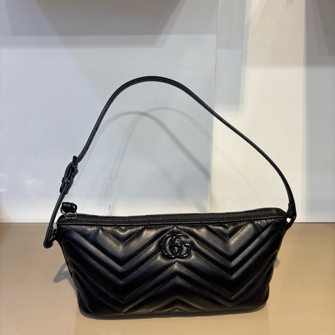 Gucci 黑牛皮Marmont 肩背包