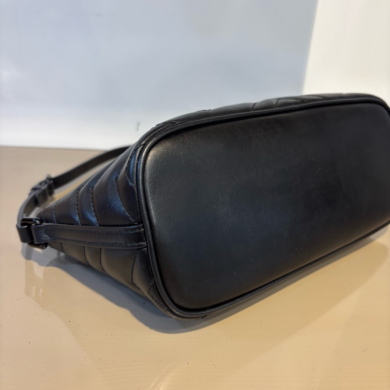 Gucci 黑牛皮Marmont 肩背包-6