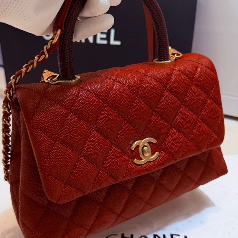 Chanel Coco Handle mini 系列經典的菱格紋縫線、酒紅色魚子醬 (Caviar) mini 19cm荔枝皮 蜥蜴皮壓紋手把-4