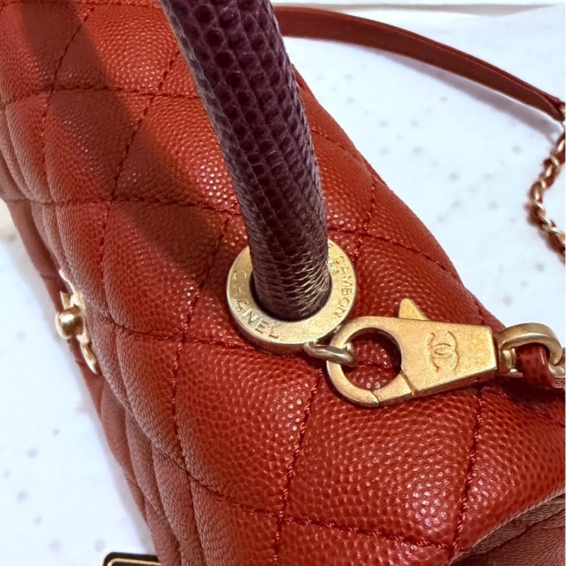 Chanel Coco Handle mini 系列經典的菱格紋縫線、酒紅色魚子醬 (Caviar) mini 19cm荔枝皮 蜥蜴皮壓紋手把-6