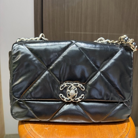 香奈兒Chanel 亮面油蜡牛皮 銀扣19bag